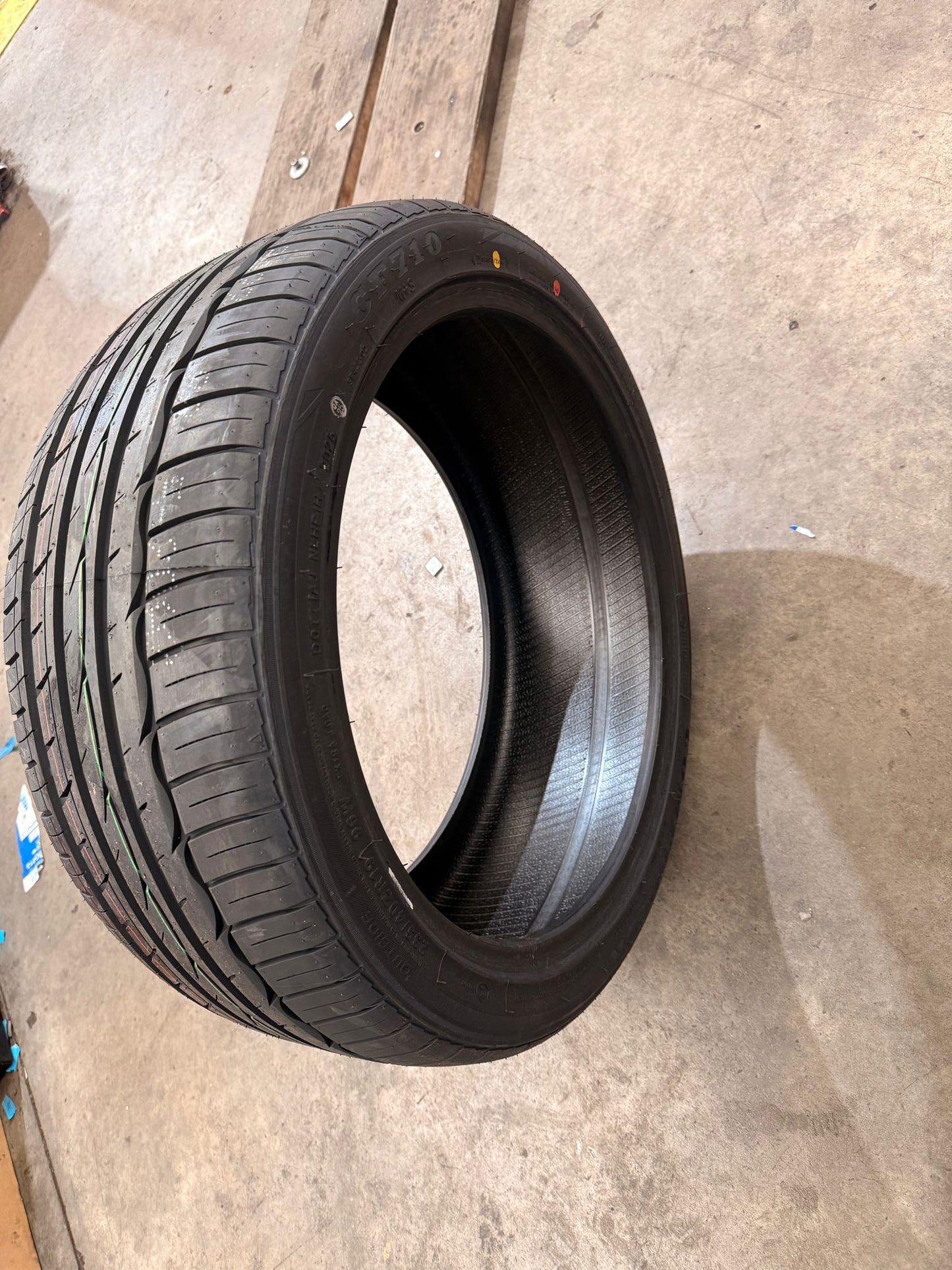 235/40R19 96W XL – Comforser New Tyre | Passenger Car | Ultra High Performance