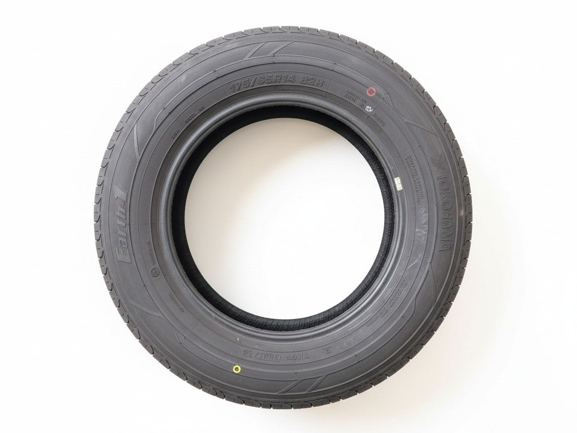 Zoom Tyres Otahuhu Yokohama E400 175/65R14 82H passenger tyre with black rubber radial construction