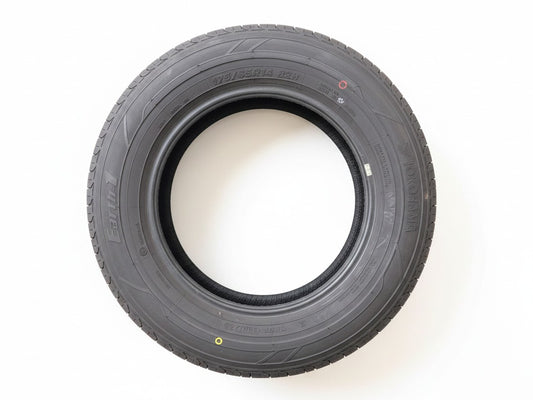 Zoom Tyres Otahuhu Yokohama E400 175/65R14 82H passenger tyre with black rubber radial construction