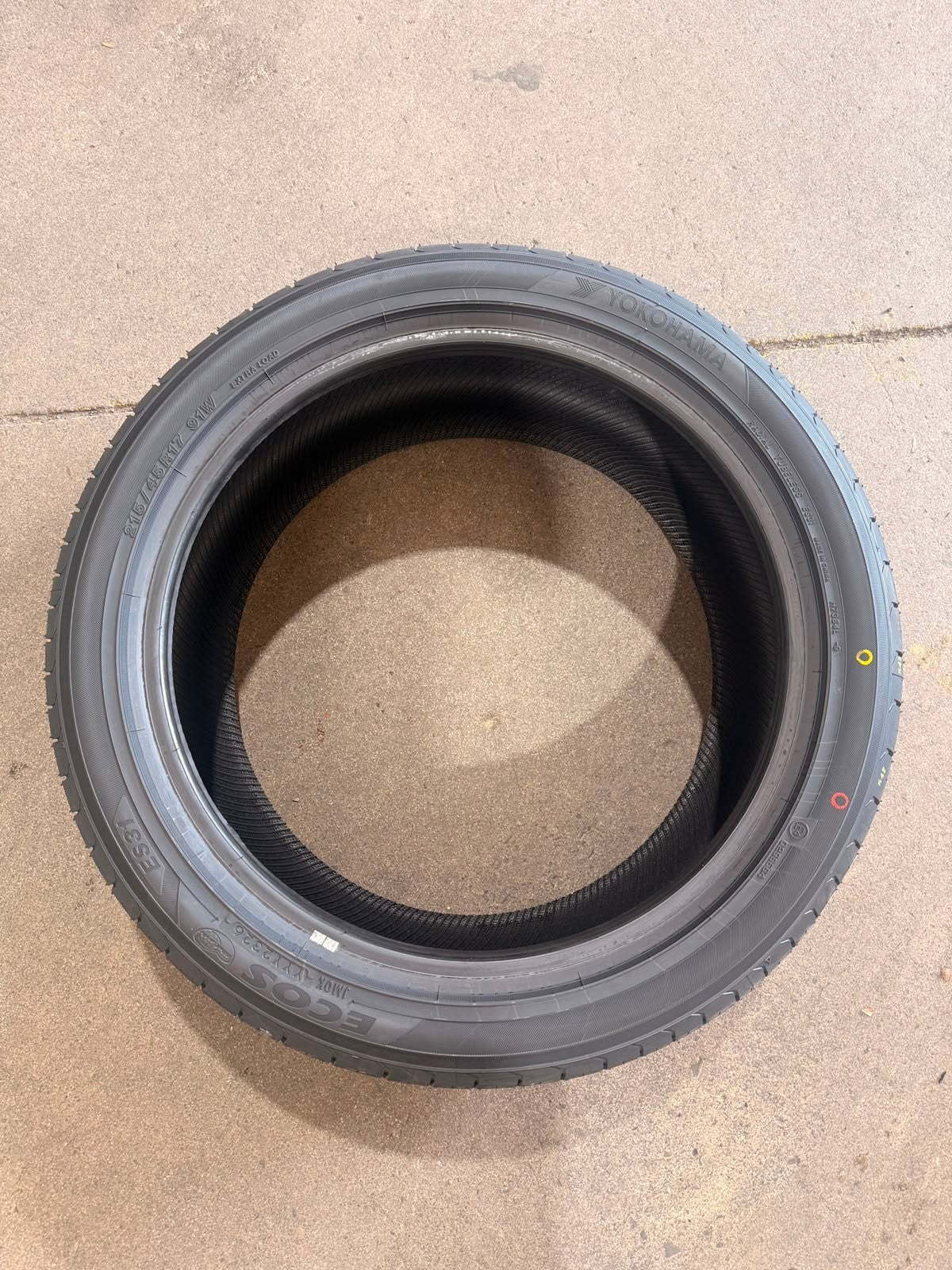 Zoom Tyres Otahuhu Yokohama ES31 215/45R17 91W passenger tyre showing tread pattern and sidewall markings