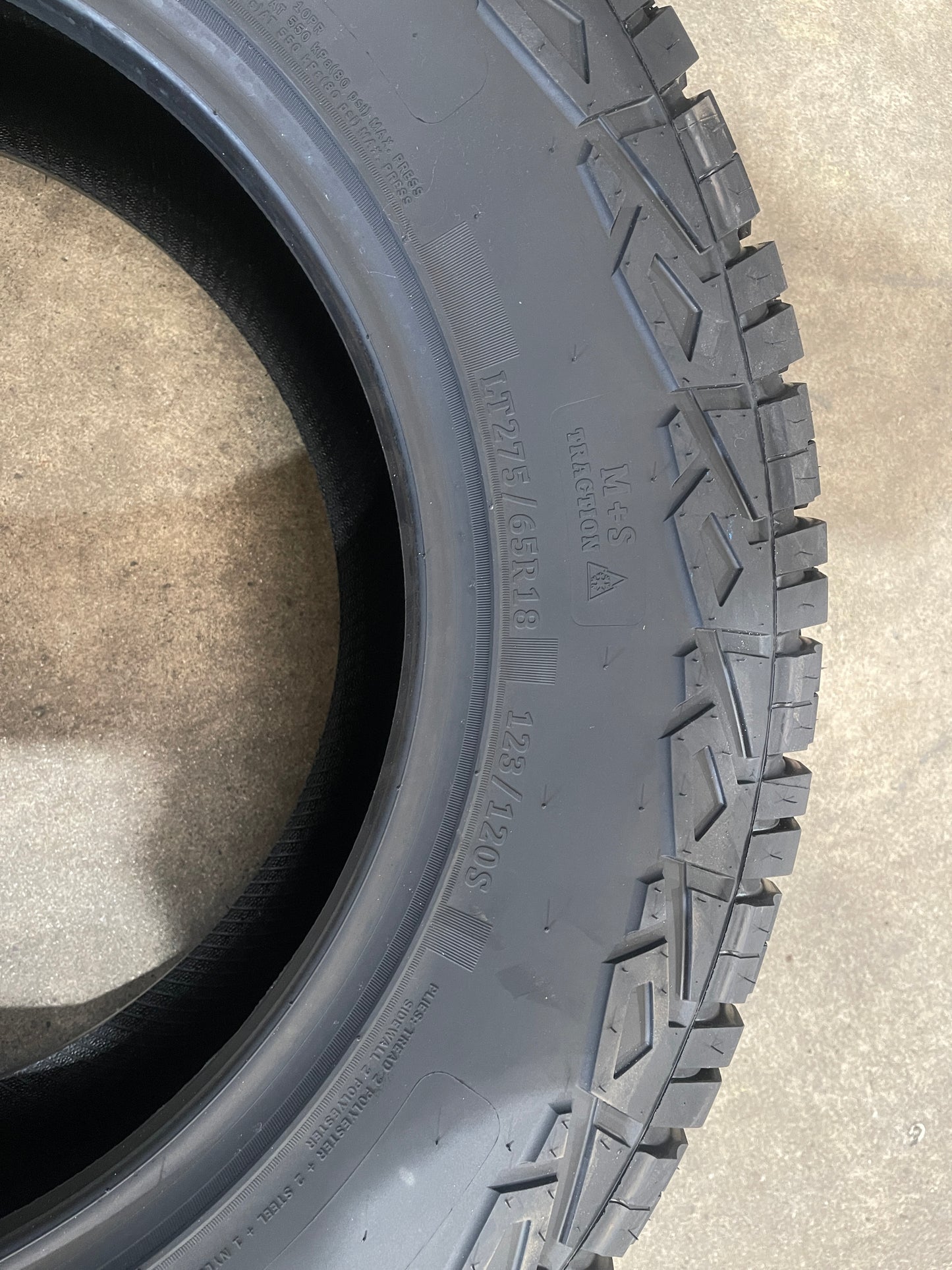 Comforser CF1100 AT LT275/65R18 123/120S 10PR All Terrain Tyre