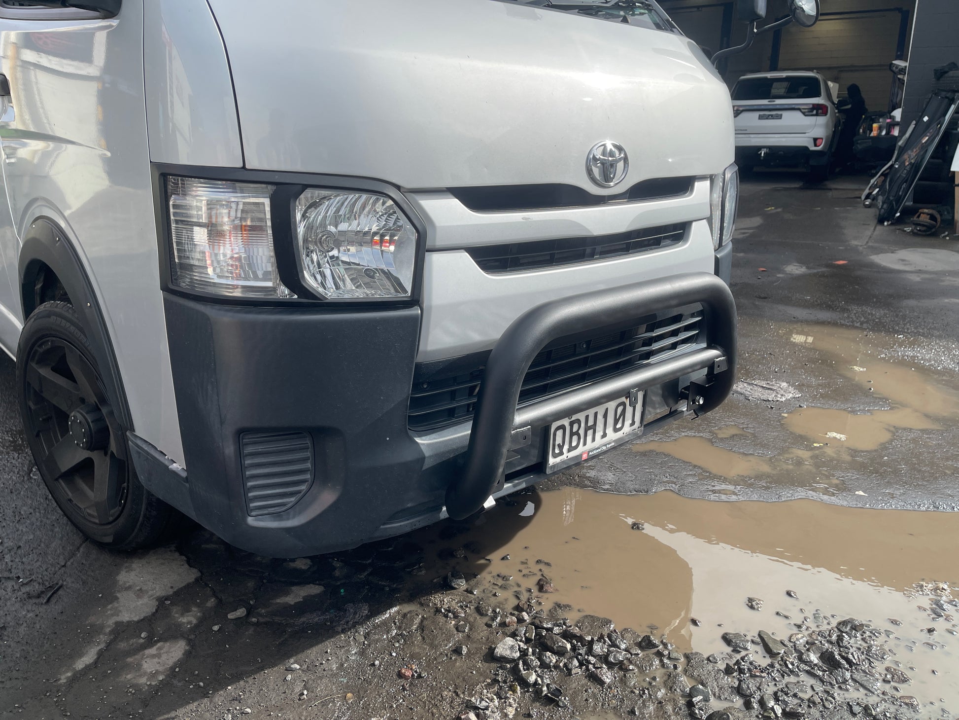 Nudge Bar - Suitable for Toyota Hiace 2006-2018 Black Zoom Tyres Otahuhu