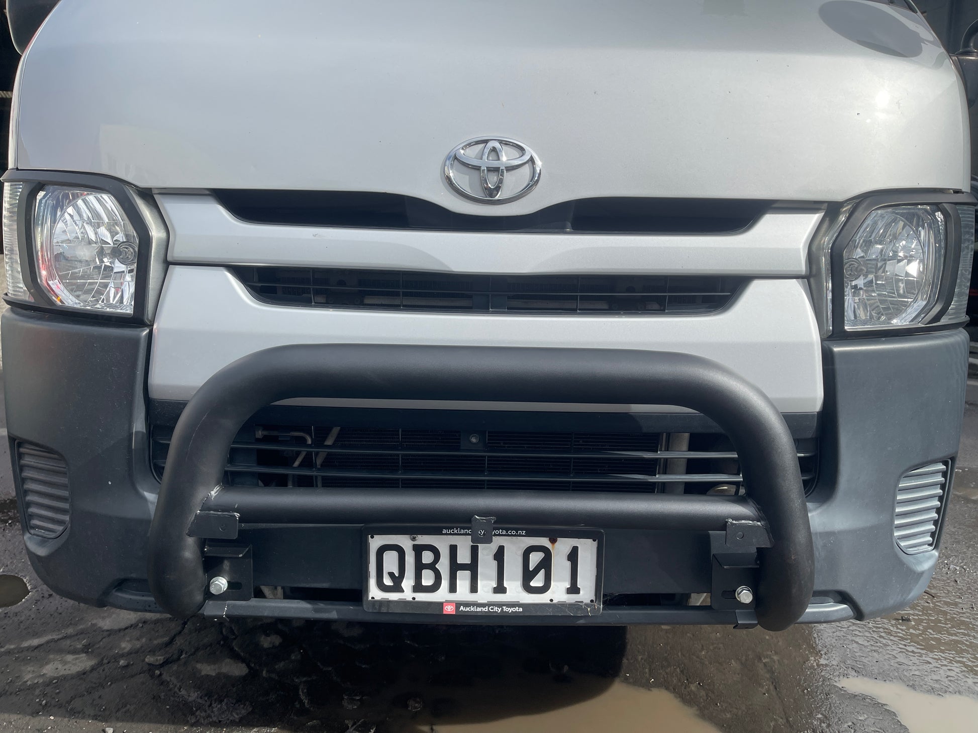 Nudge Bar - Suitable for Toyota Hiace 2006-2018 Black Zoom Tyres Otahuhu