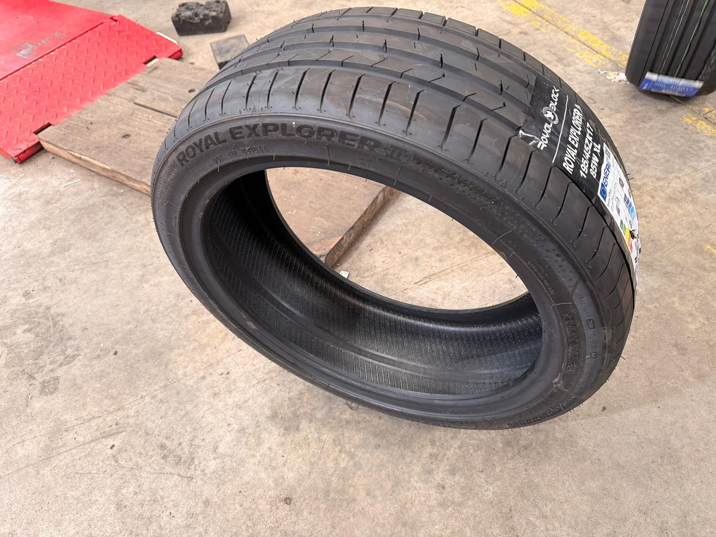 195/45R17 85W XL – Royal Black New Tyre | Passenger Car | All-Season
