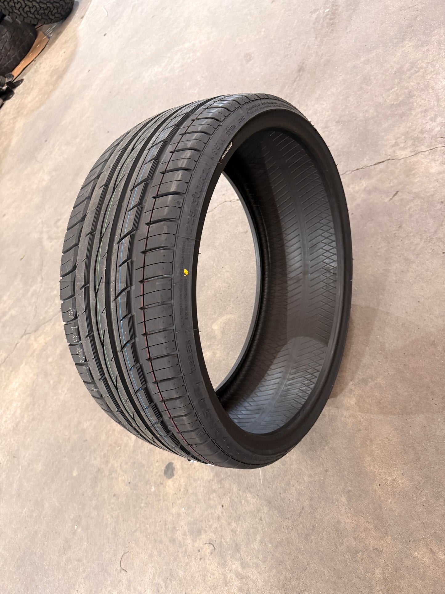 225/30R20 85W XL – Comforser New Tyre | Passenger Car | Performance