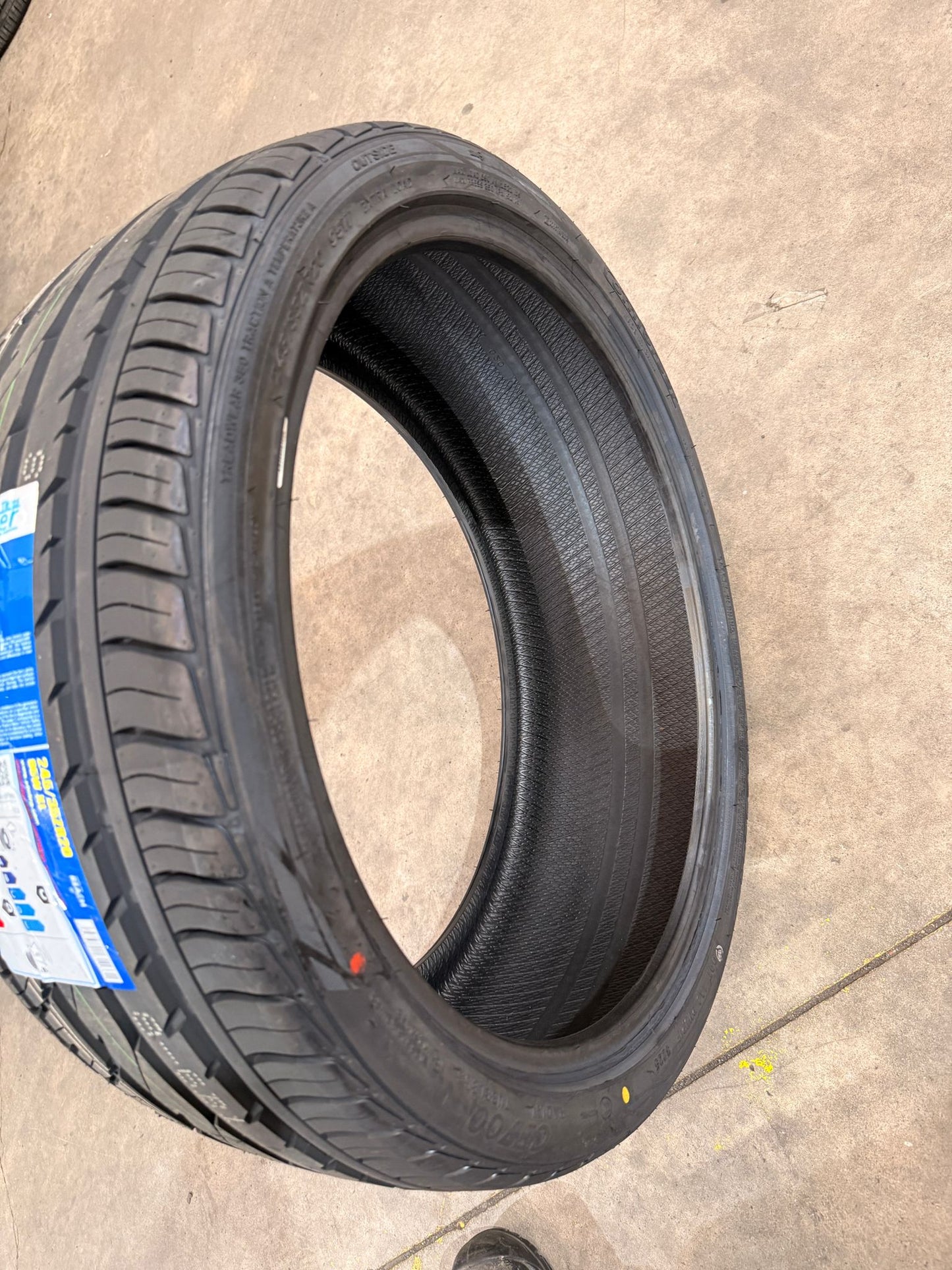 245/35R20 95W XL – Comforser New Tyre | Passenger Car | Performance
