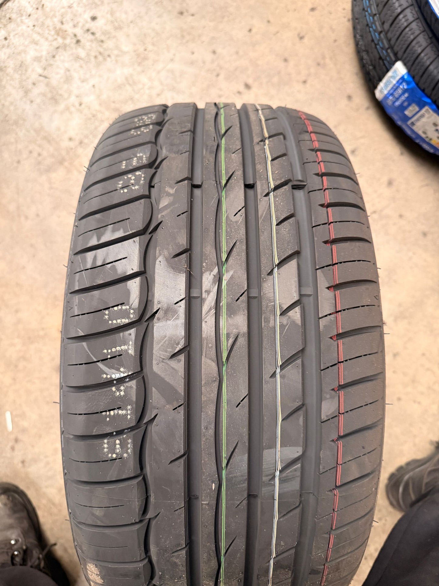 255/35R18 94Y XL – Comforser New Tyre | Passenger Car | Ultra High Performance