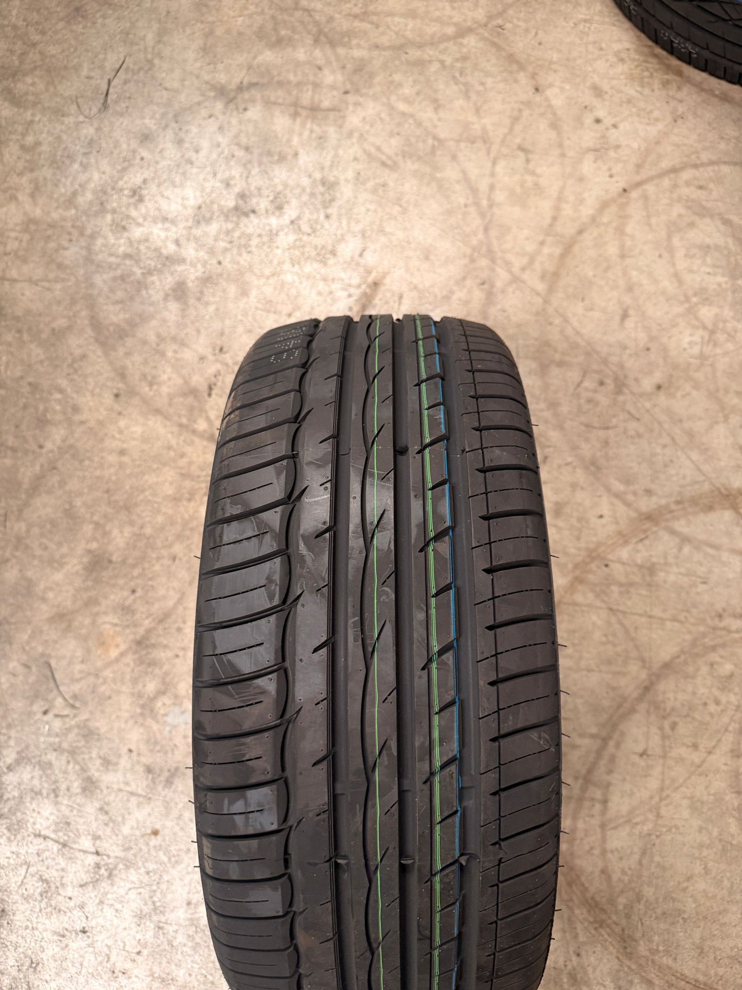 215/40R18 89W XL – Comforser New Tyre | Passenger Car | Performance
