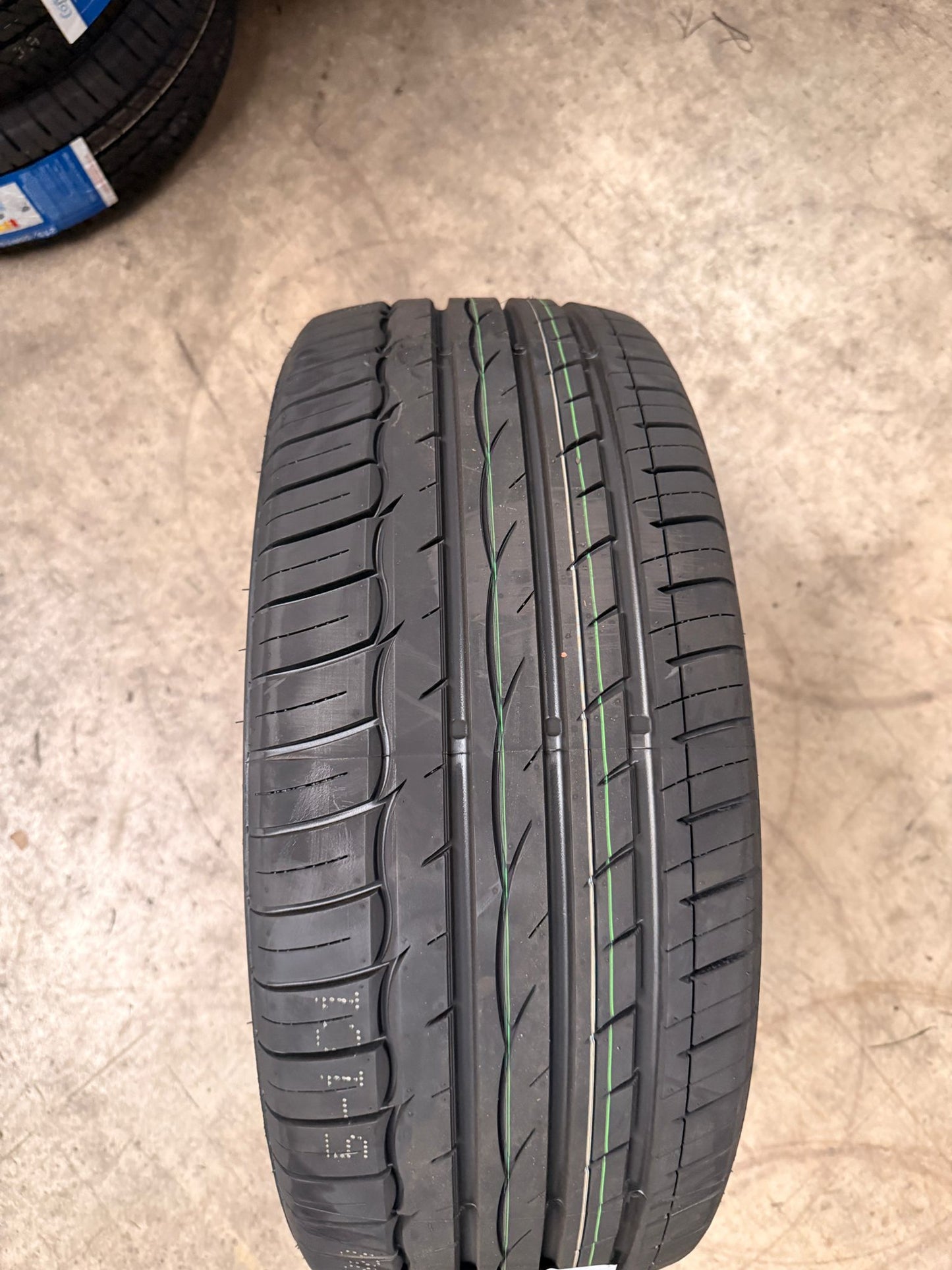 245/45R19 102W XL – Comforser | Passenger Car / SUV | Ultra High Performance