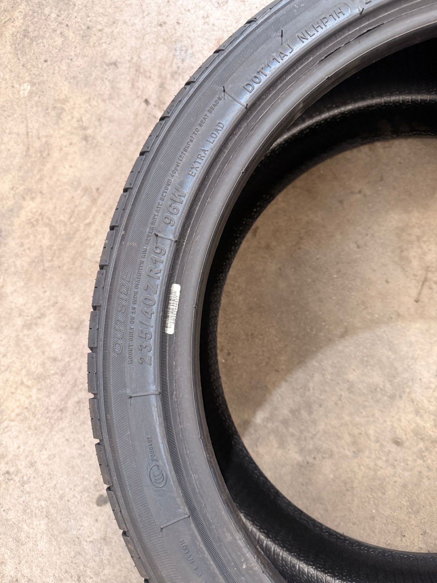 235/40R19 96W XL – Comforser New Tyre | Passenger Car | Ultra High Performance